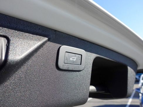 Used 2023 Land Rover Discovery Sport SE image 31