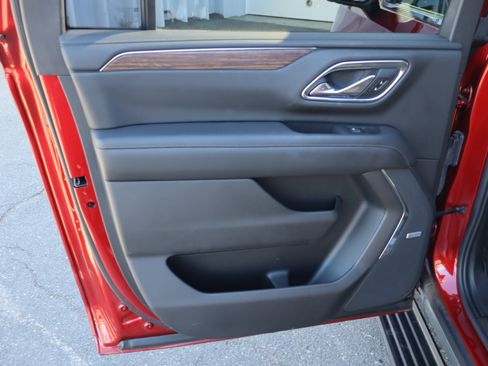 Used 2021 Chevrolet Suburban High Country image 32