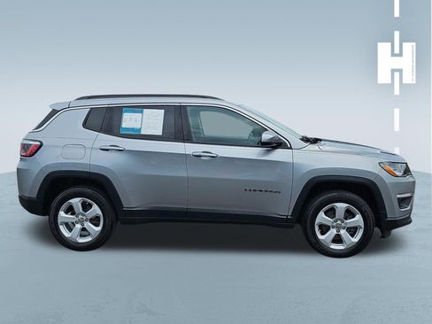 Used 2018 Jeep Compass Latitude w/ Trailer Tow Group AWD/4WD image 3