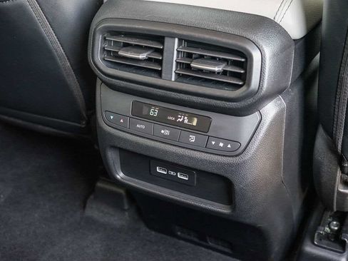 Used 2023 Honda Pilot Touring image 19
