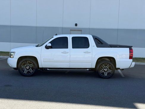 Used 2010 Chevrolet Avalanche LT w/ Suspension Package, Off-Road image 10