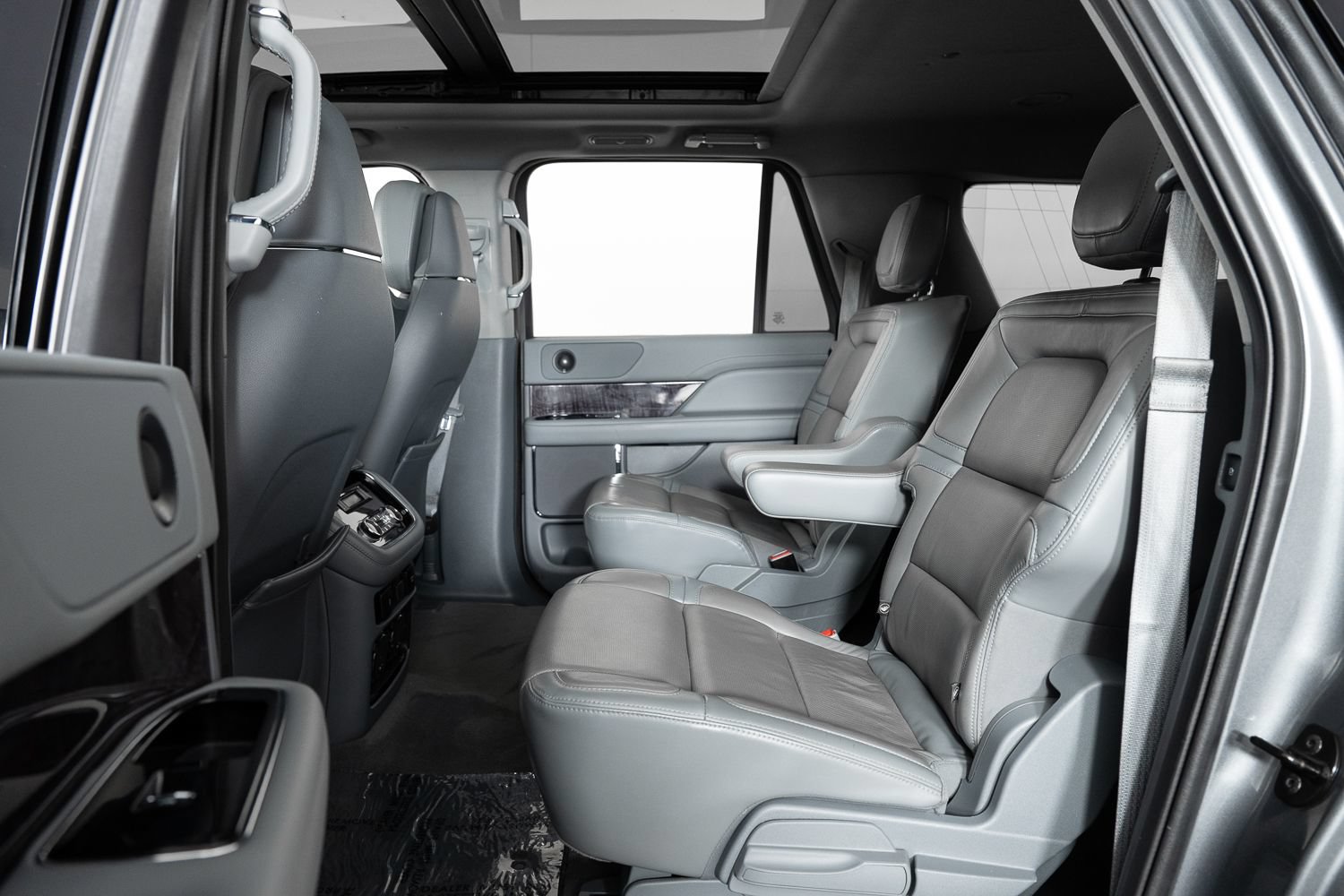 Used 2021 Lincoln Navigator L Reserve AWD/4WD image 17