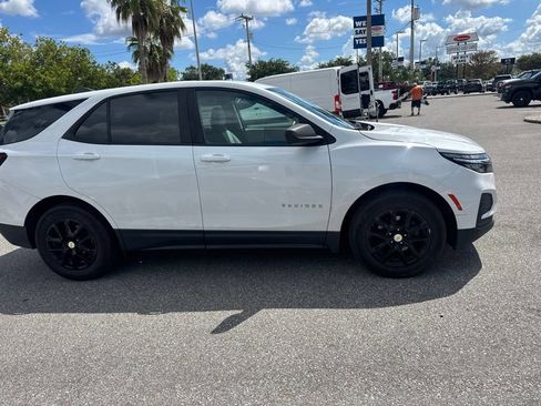 Used 2022 Chevrolet Equinox LS w/ LS Convenience Package FWD image 4