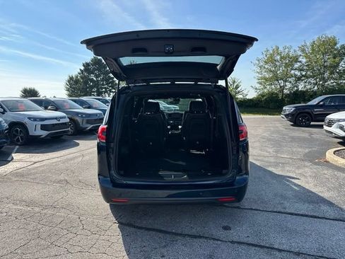Used 2025 Chrysler Pacifica Limited FWD image 40