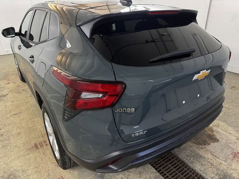 Used 2025 Chevrolet Trax LS image 11