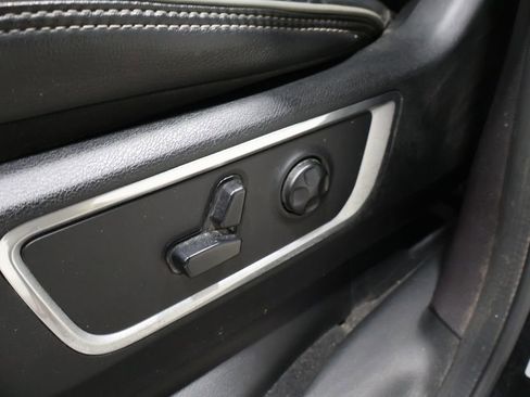 Used 2019 RAM 1500 Laramie image 12