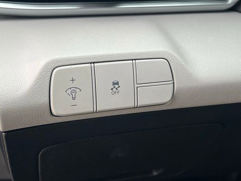 Certified 2025 Hyundai Elantra Limited image 28