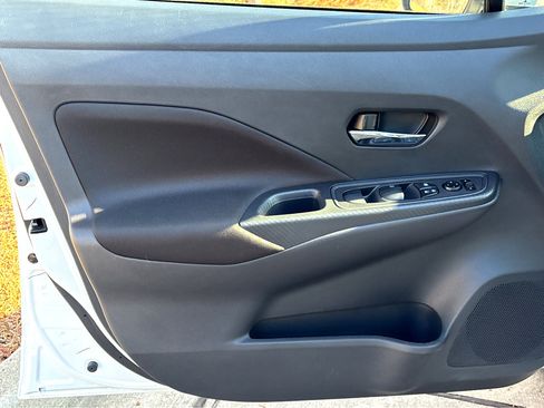 Certified 2022 Nissan Versa SV image 17