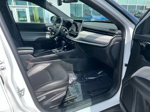 Certified 2025 Jeep Compass Limited AWD/4WD image 24