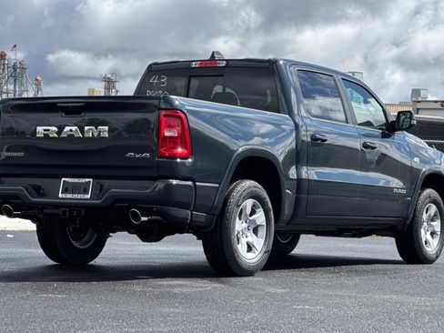New 2026 RAM 1500 4x4 Crew Cab image 3