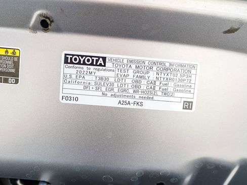 Used 2022 Toyota RAV4 XLE Premium image 32