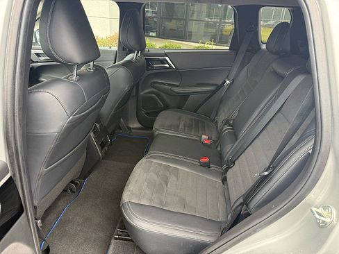 Used 2024 Mitsubishi Outlander SE AWD/4WD image 12