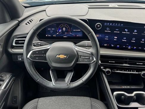 Certified 2025 Chevrolet Traverse LT AWD/4WD image 11