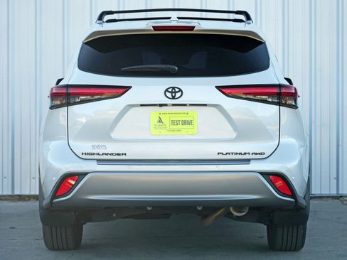 Used 2022 Toyota Highlander Platinum image 10