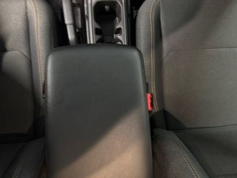 Used 2025 Jeep Wrangler Sport AWD/4WD image 16