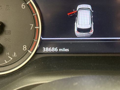 Used 2023 Nissan Rogue SV image 9