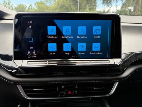 Used 2024 Volkswagen Atlas Cross Sport SE FWD image 20