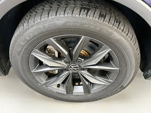 Used 2023 Volkswagen Tiguan SE image 11