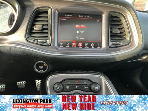 Used 2016 Dodge Challenger R/T image 17