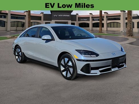 Used 2025 Hyundai Ioniq 6 SE RWD image 2