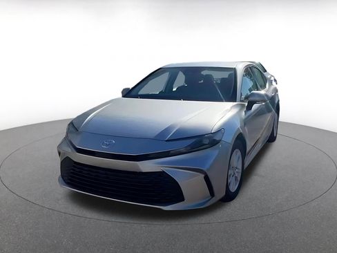 Used 2025 Toyota Camry LE image 7