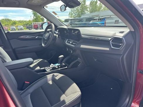 Used 2025 Chevrolet TrailBlazer LT AWD/4WD image 10