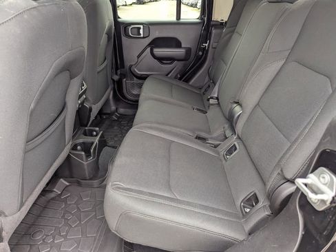 Used 2022 Jeep Gladiator Willys image 17