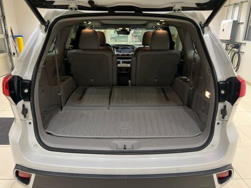 Used 2019 Toyota Highlander Limited Platinum w/ Carpet Mat Package (TMS) AWD/4WD image 13