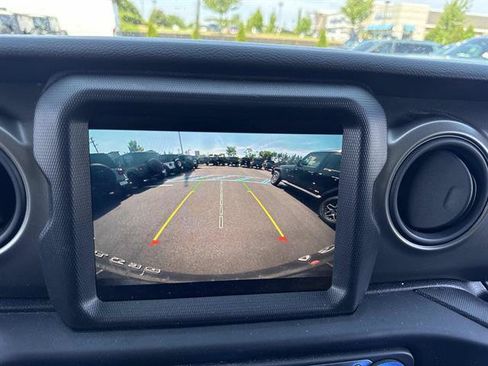 Used 2023 Jeep Wrangler Unlimited w/ Cold Weather Group AWD/4WD image 15