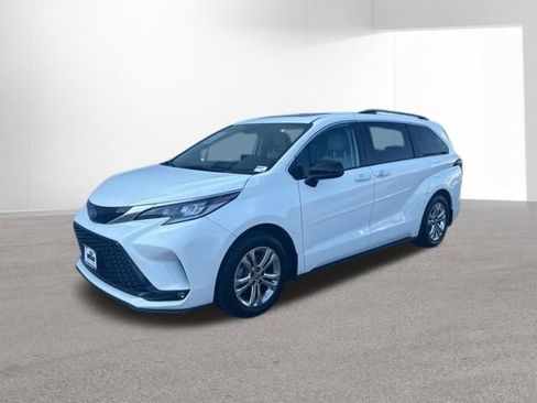 Used 2023 Toyota Sienna XSE w/ XSE Plus Package image 13