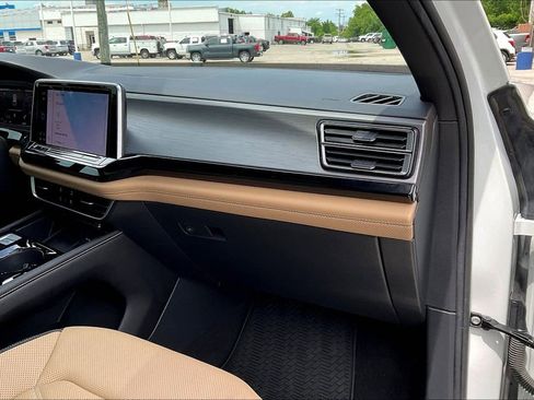 Used 2024 Volkswagen Atlas Cross Sport SE w/ Panoramic Sunroof Package AWD/4WD image 16