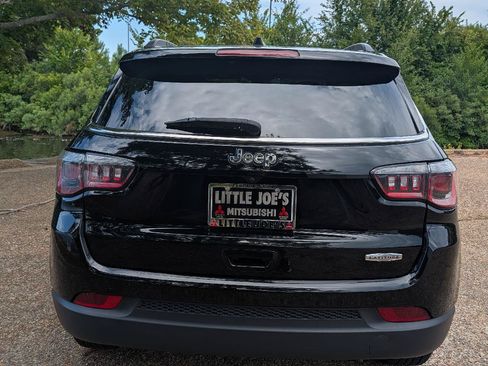 Used 2019 Jeep Compass Latitude FWD image 5