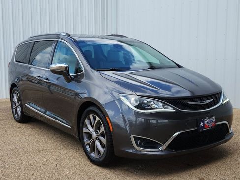 Used 2018 Chrysler Pacifica Limited w/ Advanced Safetytec Group FWD image 1