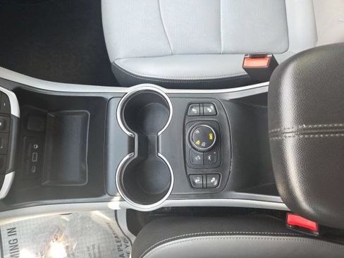 Used 2022 GMC Terrain SLT AWD/4WD image 28