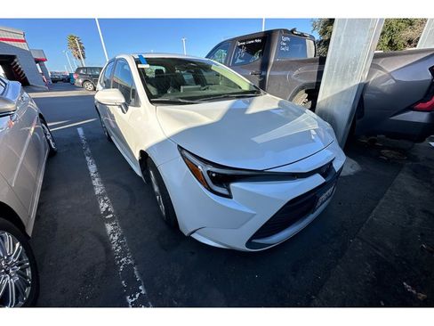 Used 2023 Toyota Corolla XLE image 2