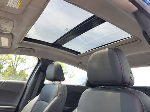 Used 2019 Chevrolet Malibu Premier w/ Sun and Wheel Package FWD image 10