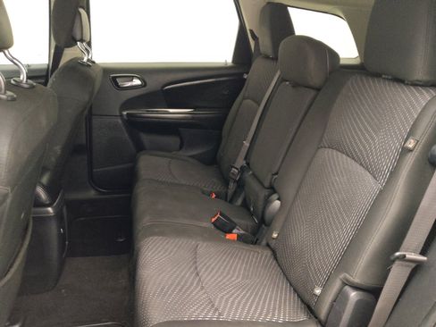 Used 2019 Dodge Journey SE FWD image 18