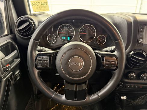 Used 2015 Jeep Wrangler Unlimited Sahara AWD/4WD image 36