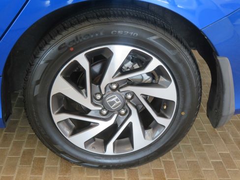 Used 2018 Honda Civic EX image 8
