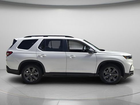 Certified 2023 Honda Pilot Sport image 3