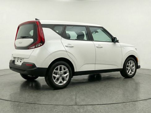 Used 2025 Kia Soul LX w/ LX Technology Package FWD image 9