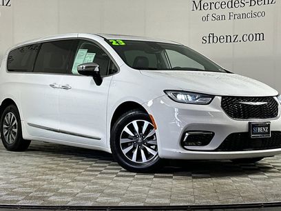 Used 2023 Chrysler Pacifica Limited