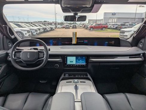 New 2025 Lincoln Navigator Reserve w/ Jet Appearance Package image 6