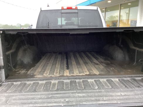 Used 2019 RAM 1500 Laramie RWD image 4