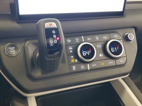 Certified 2025 Land Rover Defender 130 X-Dynamic SE AWD/4WD image 22
