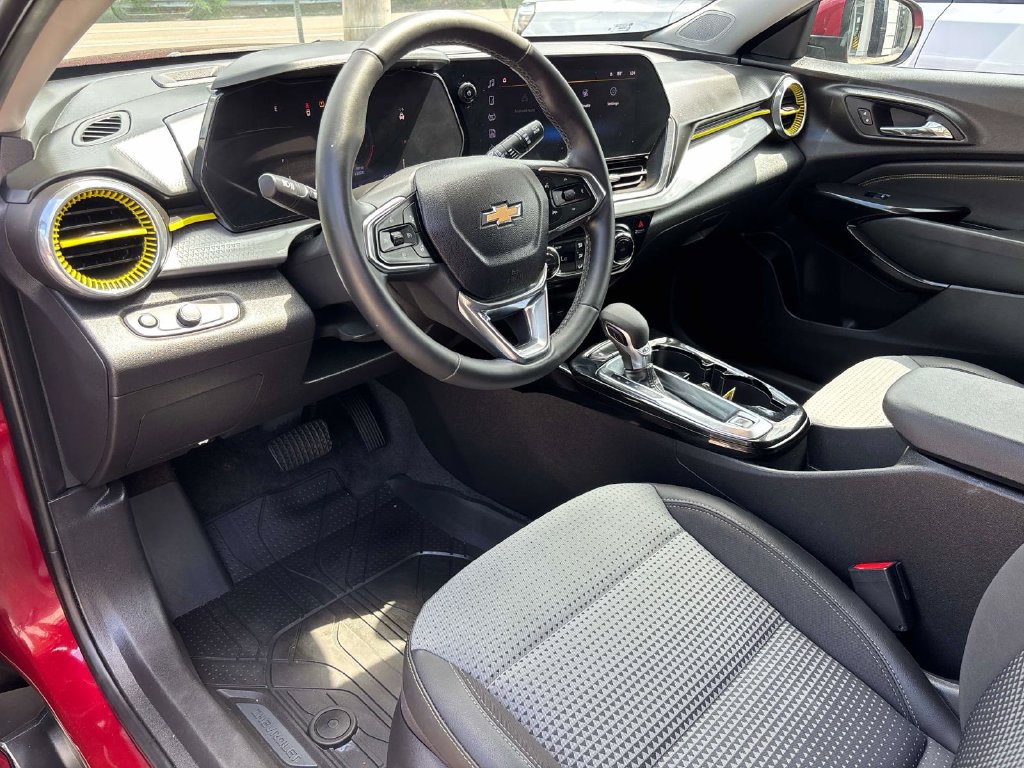 Used 2024 Chevrolet Trax LT w/ Driver Confidence Package FWD image 13