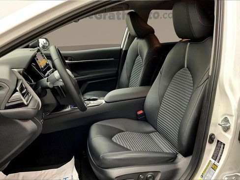 Used 2024 Toyota Camry SE image 28