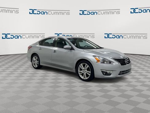 Used 2013 Nissan Altima 3.5 SV FWD image 2