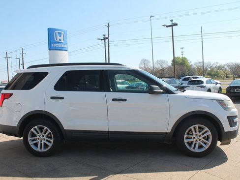 Used 2016 Ford Explorer Base image 3