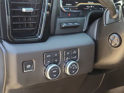 Certified 2025 GMC Sierra 1500 AT4 w/ AT4 Premium Package AWD/4WD image 18